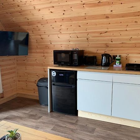 Pond View Pod 3 With Private Hot Tub -Fife - Loch Leven - Lomond Hills Villa Kelty Exterior photo