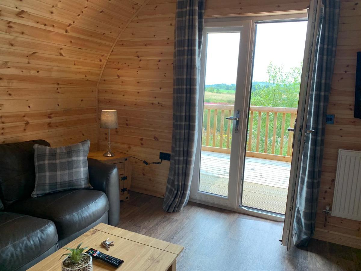 Pond View Pod 3 With Private Hot Tub -Fife - Loch Leven - Lomond Hills Villa Kelty Exterior photo